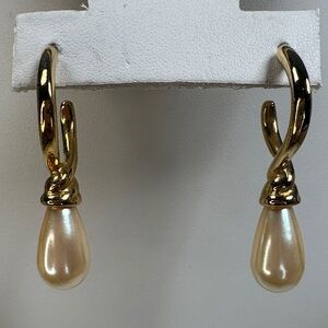 Vintage Elegant Gold and Cream Drop Earrings